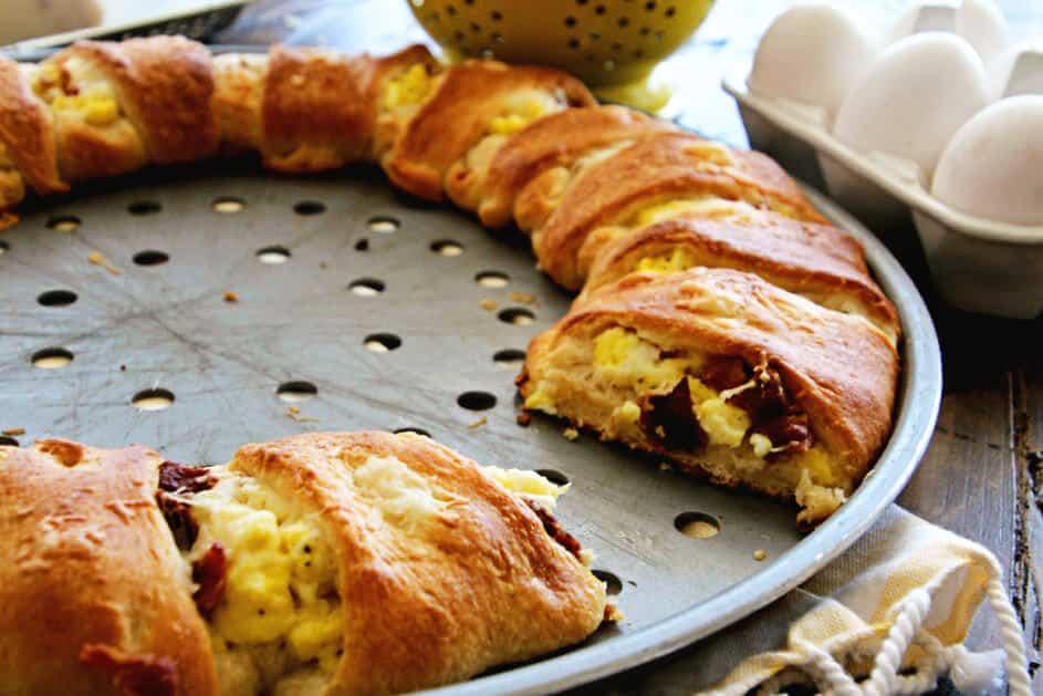 Cheesy Bacon & Egg Crescent Ring Recipe - Julie's Eats 