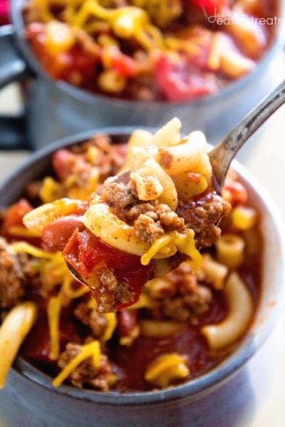 https://www.julieseatsandtreats.com/wp-content/uploads/2015/10/Crock-Pot-Chili-Mac-Bite-400x600.jpg