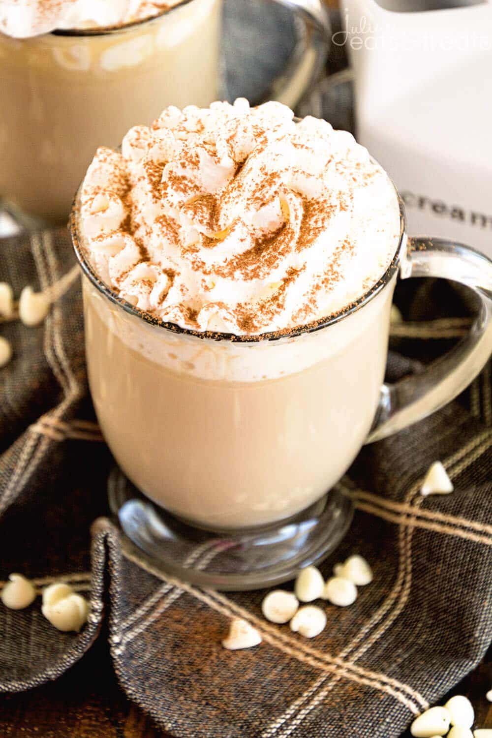 https://www.julieseatsandtreats.com/wp-content/uploads/2015/10/White-Chocolate-Latte-Main.jpg