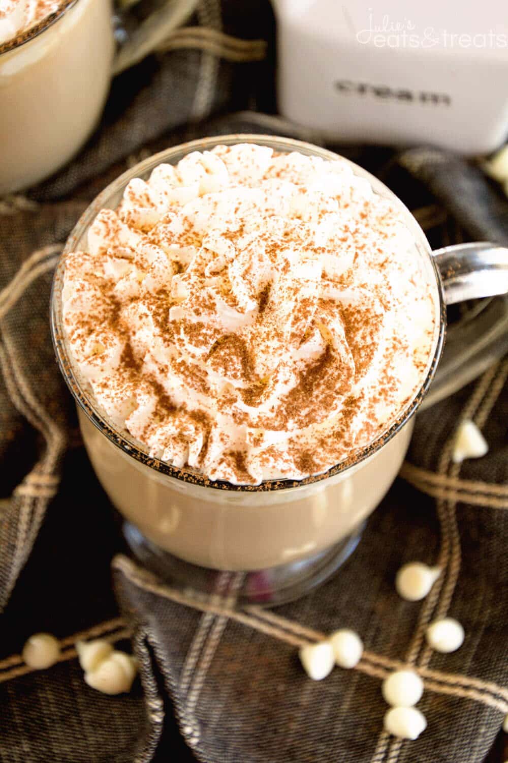 https://www.julieseatsandtreats.com/wp-content/uploads/2015/10/White-Chocolate-Latte-Overhead.jpg