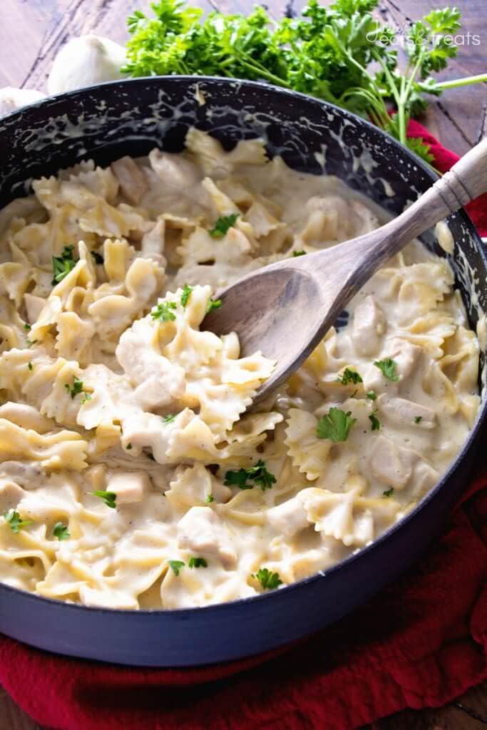 One Pot Chicken Alfredo Julie S Eats Treats