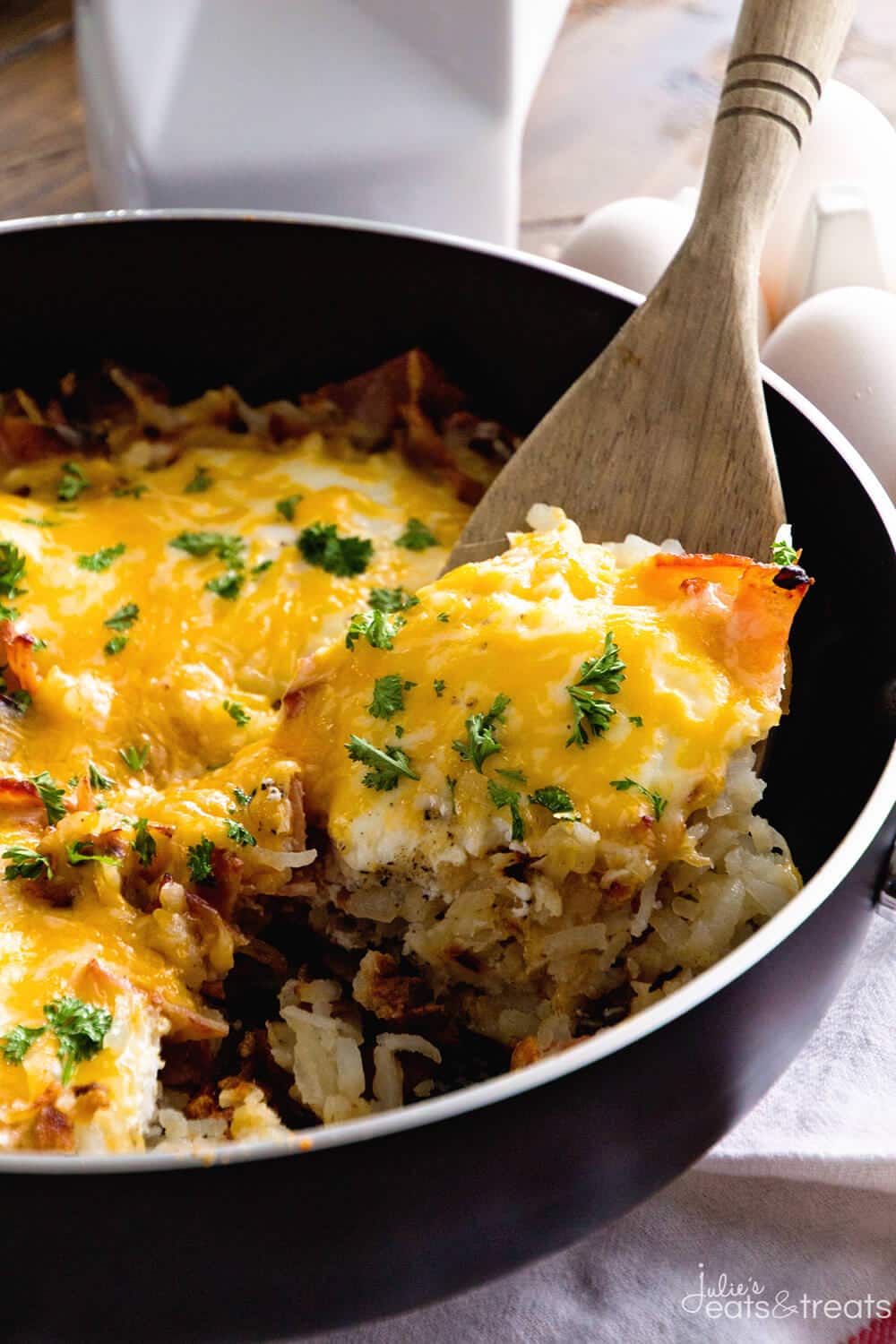 Breakfast Skillet With Bacon, Eggs & Crispy Potatoes