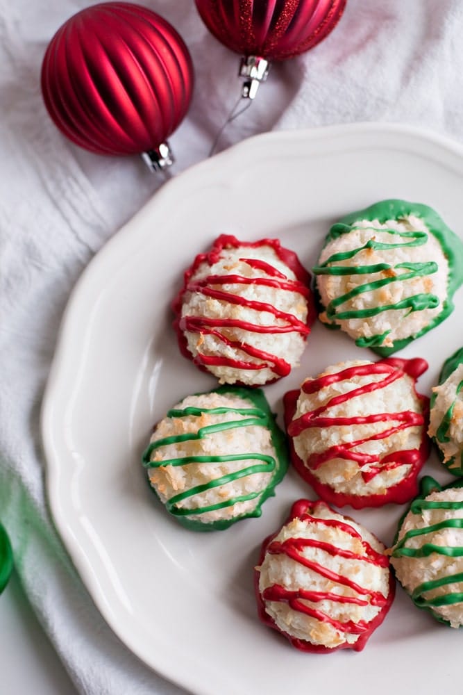 Peppermint Macaroons have only five ingredients and are super easy to whip up for the holidays!
